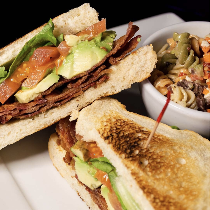 imagen 1 Home Plate Grill & Bar